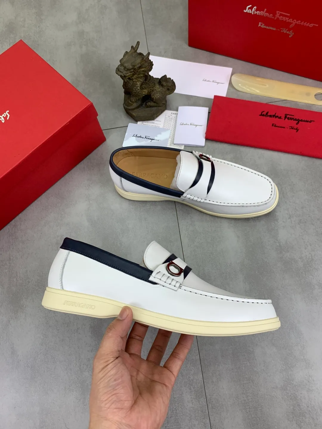 Men's Men's Shoes 💰P580💰[New Style] Water-dyed Niuli 🆘[Salvatore Ferragamo] Ferragamo's latest casual business leather shoes for men! Listed simultaneously! The fabric is made of specially imported original calfskin, and the interior is made of imported water-dyed cowhide. It is absolutely luxurious and leads the fashion trend. Matching code: 38-44 (45 and 46 can be customized) Black, brown and burgundy colors available